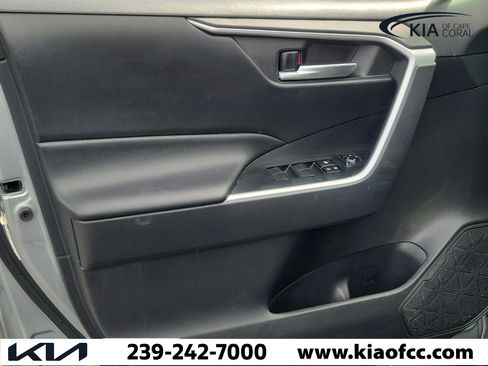 Used 2021 Toyota RAV4 XLE FWD image 20
