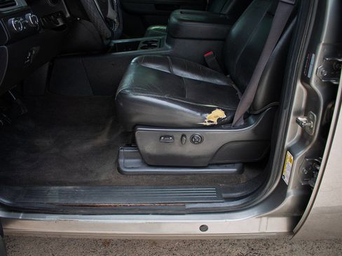 Used 2013 Chevrolet Silverado 3500 LTZ AWD/4WD image 13