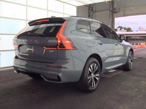 Used 2024 Volvo XC60 B5 Core AWD/4WD image 2