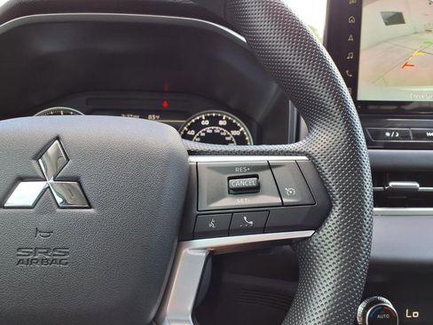 Used 2026 Mitsubishi Outlander ES FWD image 18