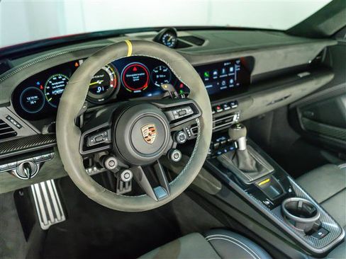 Certified 2025 Porsche 911 GT3 RS RWD image 4