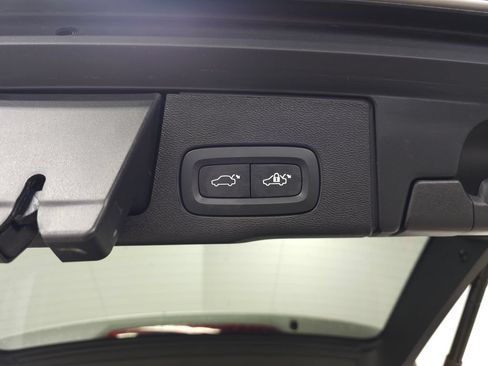 Certified 2025 Volvo XC60 T8 Plus w/ Climate Package AWD/4WD image 9