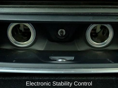 Used 2017 BMW 750i image 16