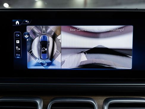 Used 2025 Mercedes-Benz GLS 63 AMG 4MATIC image 18