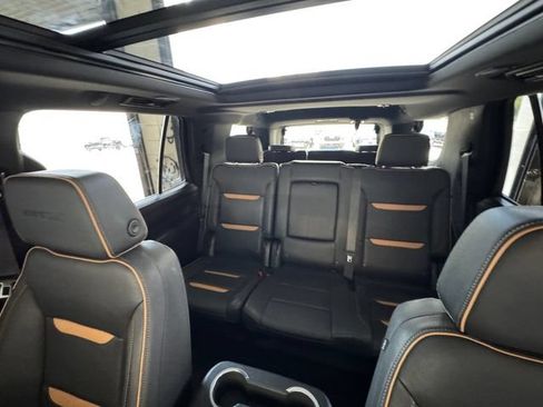 Used 2024 GMC Yukon AT4 w/ Technology Package AWD/4WD image 28