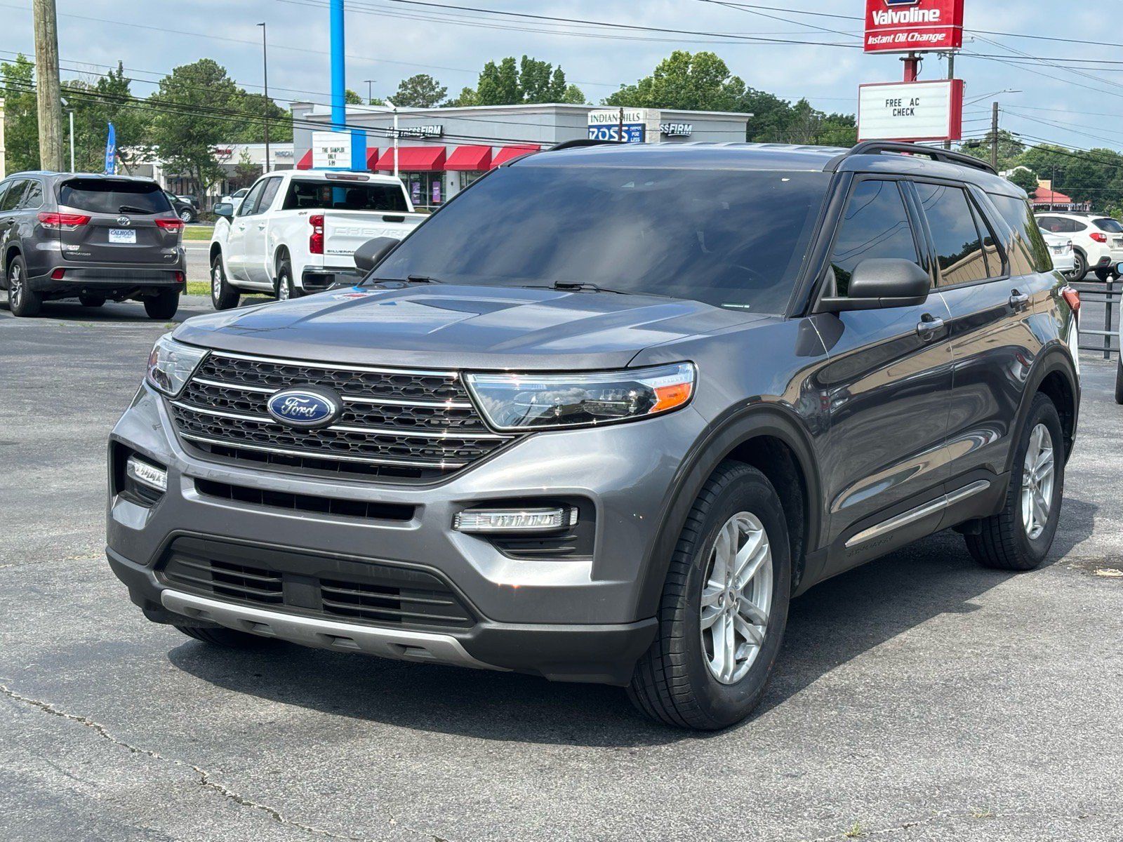 Used 2021 Ford Explorer XLT w/ Equipment Group 202A RWD image 2