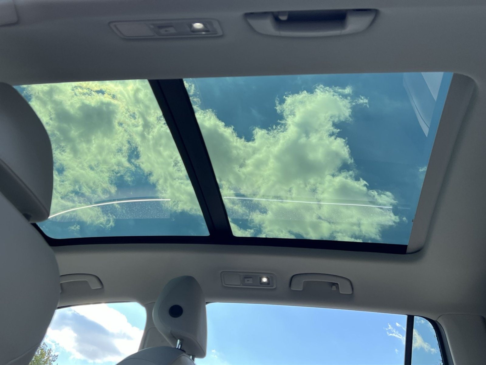 Used 2020 Volkswagen Tiguan SE w/ Panoramic Sunroof Package AWD/4WD image 29