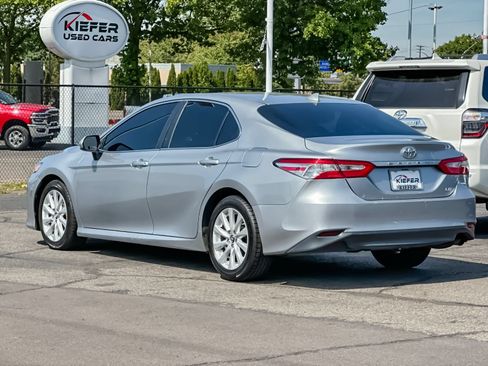 Used 2019 Toyota Camry LE FWD image 6