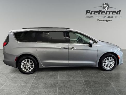 Used 2021 Chrysler Voyager Lxi FWD image 8