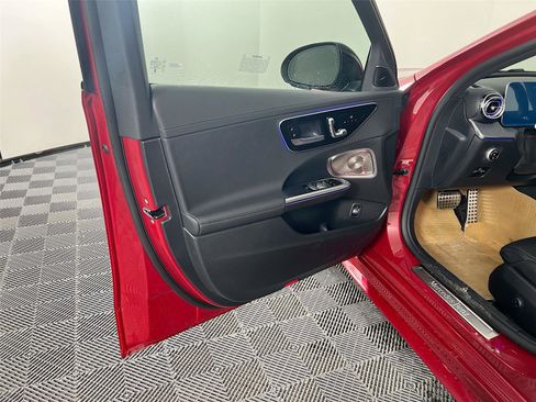 Used 2025 Mercedes-Benz C 300 4MATIC Sedan image 15