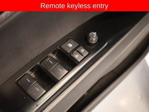 Used 2025 Toyota Camry SE image 13