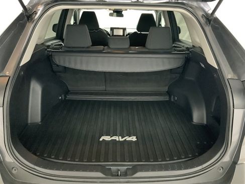 Used 2021 Toyota RAV4 LE AWD/4WD image 12