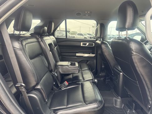 Used 2023 Ford Explorer XLT image 12