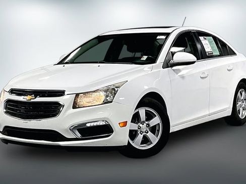 Used 2015 Chevrolet Cruze LT w/ Sun And Sound Package FWD image 2