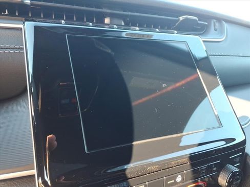 New 2025 Jeep Grand Cherokee Altitude image 9