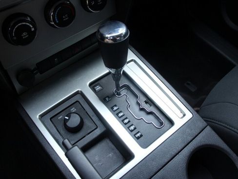 Used 2010 Dodge Nitro SE w/ Popular Equipment Group image 8