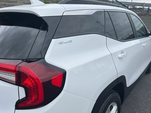 Used 2023 GMC Terrain SLE w/ Driver Convenience Package image 12