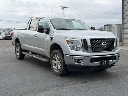 Used 2016 Nissan Titan SV image 2