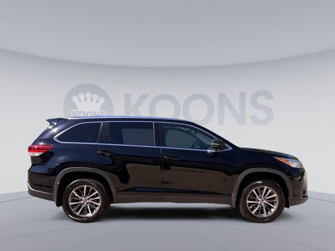 Used 2019 Toyota Highlander XLE AWD/4WD image 17