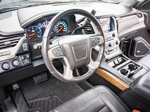 Used 2018 GMC Yukon Denali image 17
