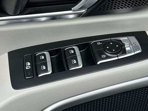 Used 2023 Kia Telluride EX w/ EX Captain's Chair Package image 11