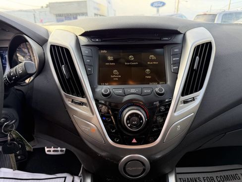 Used 2012 Hyundai Veloster w/ Style Pkg image 18