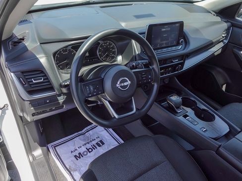 Used 2024 Nissan Rogue SV FWD image 9