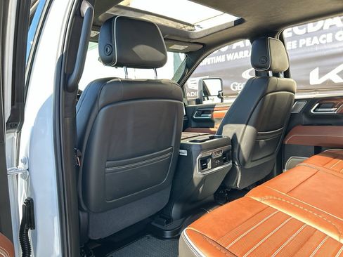 Used 2025 GMC Sierra 3500 Denali Ultimate AWD/4WD image 15