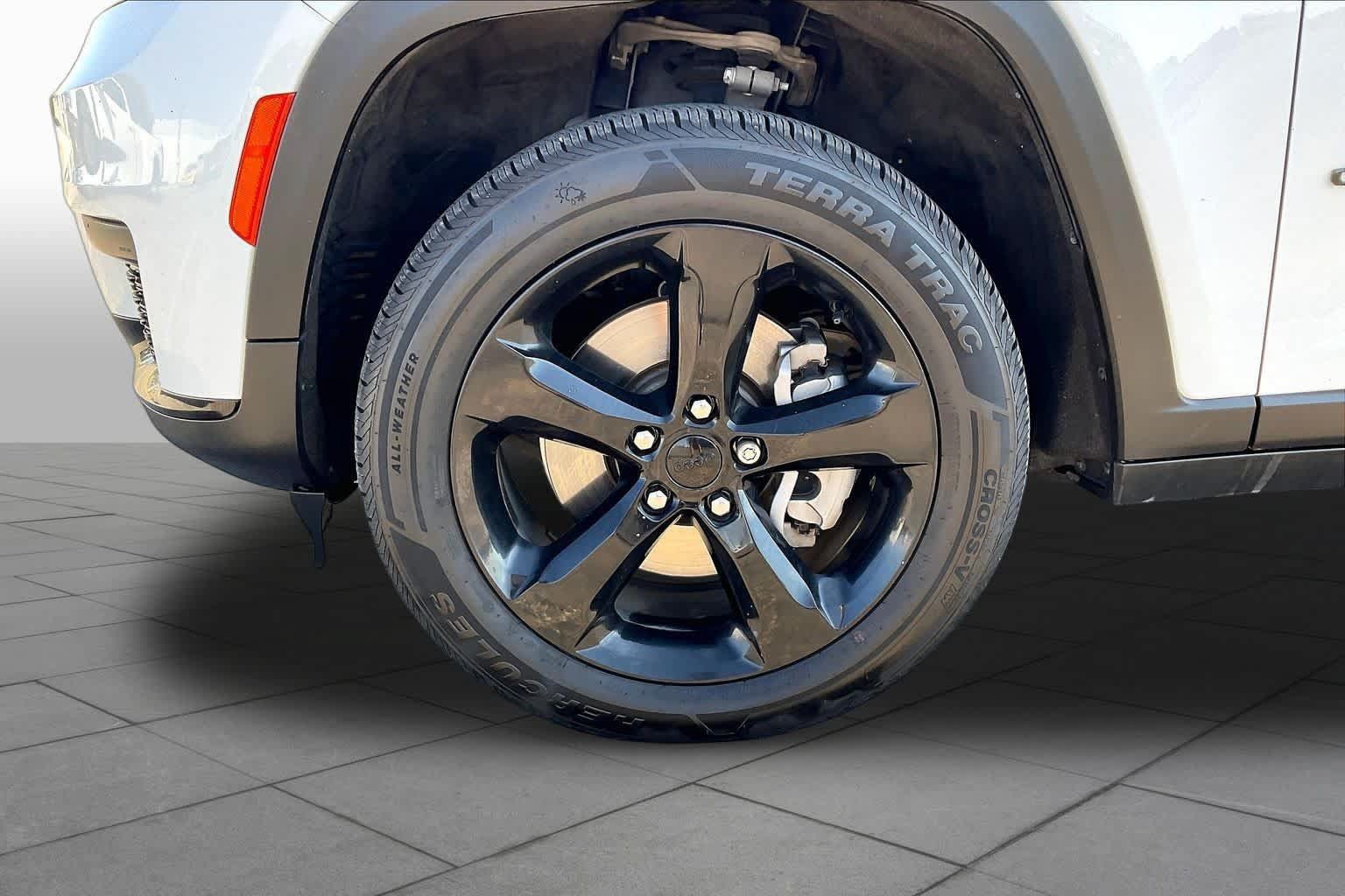 Used 2021 Jeep Grand Cherokee L Laredo AWD/4WD image 10
