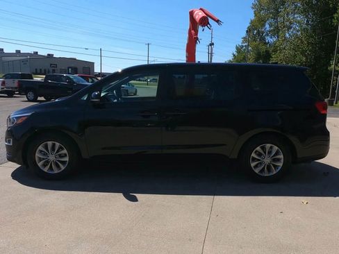 Used 2019 Kia Sedona L image 4