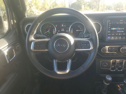 Used 2022 Jeep Wrangler Unlimited Sahara w/ Cold Weather Group image 11