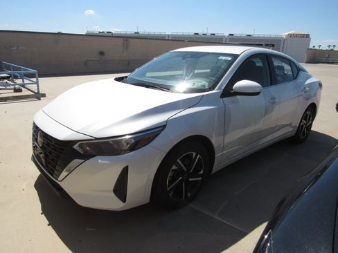 Used 2024 Nissan Sentra SV FWD image 1