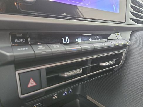 Certified 2025 Toyota Camry SE FWD image 22