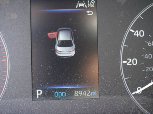 Used 2024 Toyota Corolla SE image 3