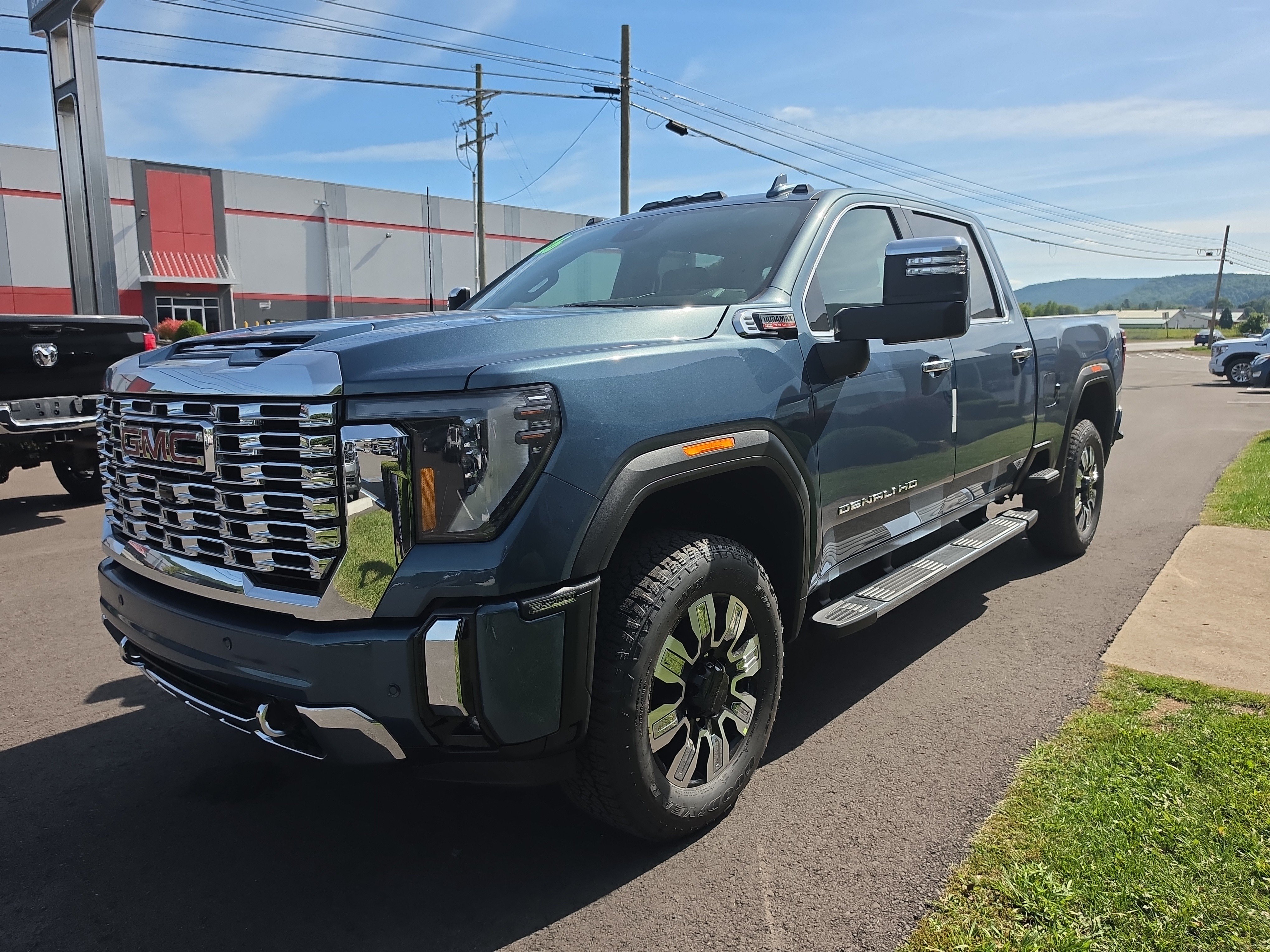 New 2026 GMC Sierra 3500 Denali w/ Denali Reserve Package AWD/4WD image 8