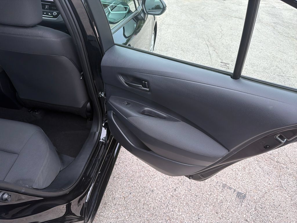 Used 2025 Toyota Corolla LE FWD image 37