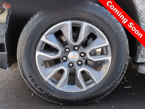 Used 2022 Chevrolet Suburban LT w/ Luxury Package image 13