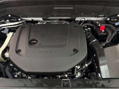 Used 2025 Volvo XC90 B6 Plus image 31