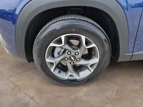 Used 2024 Chevrolet Trax LT w/ Driver Confidence Package FWD image 28