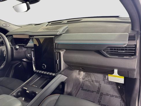 New 2026 GMC Acadia AT4 w/ Luxury Package AWD/4WD image 30
