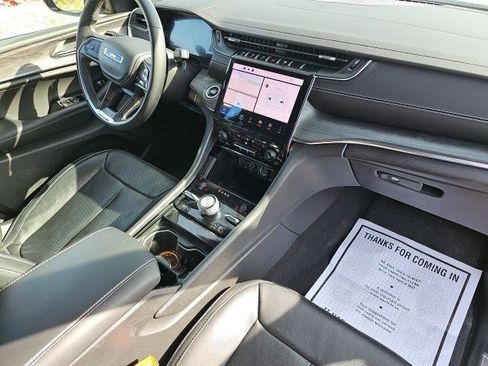 Used 2025 Jeep Grand Cherokee L Overland image 12