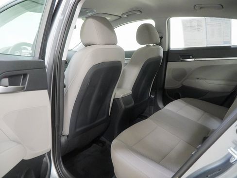 Used 2019 Hyundai Elantra SE image 37