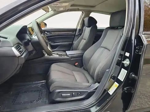 Used 2018 Honda Accord EX image 9