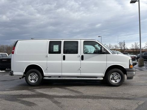 Used 2024 Chevrolet Express 2500 w/ Driver Convenience Package image 9