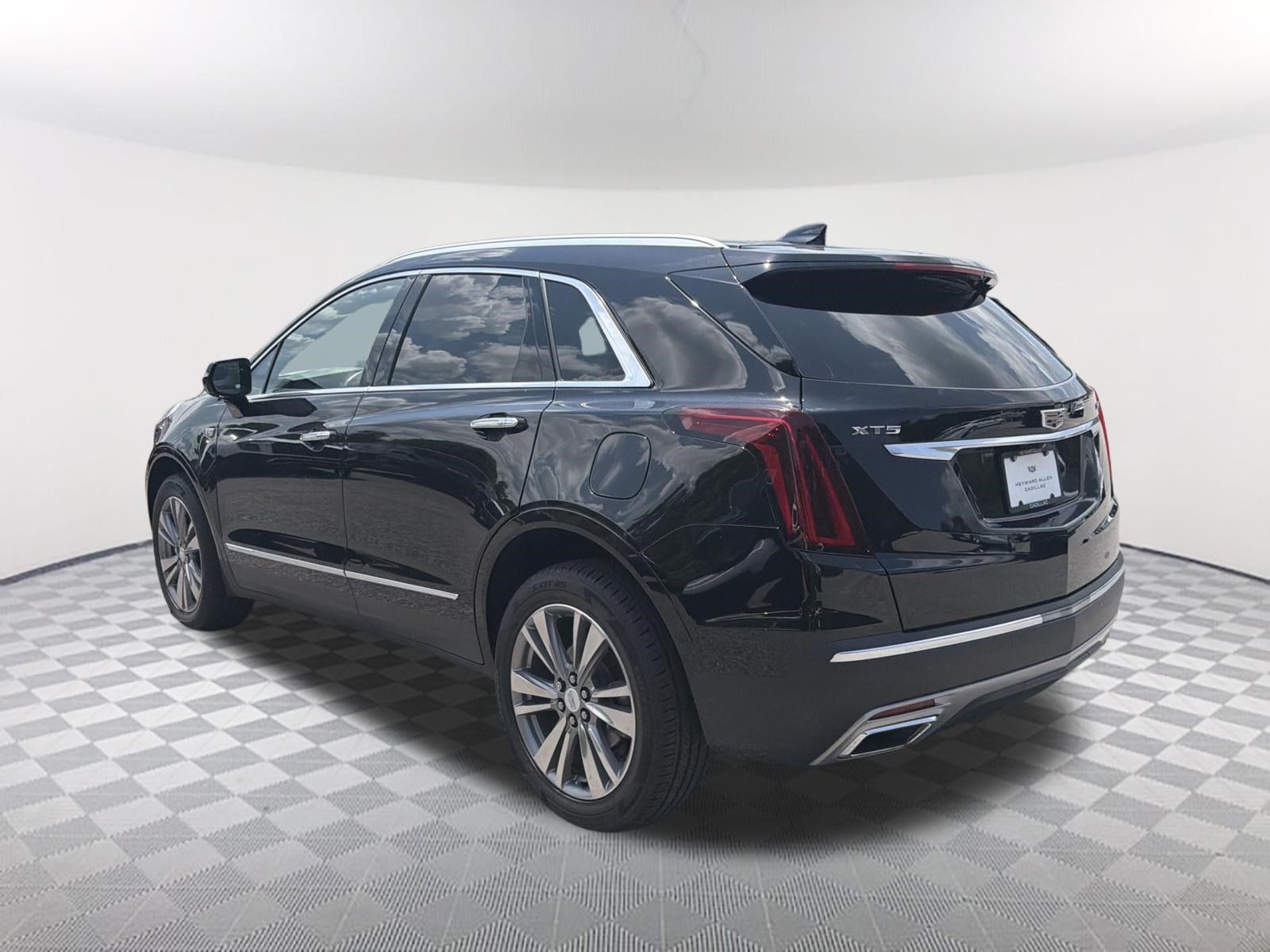 Certified 2022 Cadillac XT5 Premium Luxury w/ Platinum Package FWD image 3