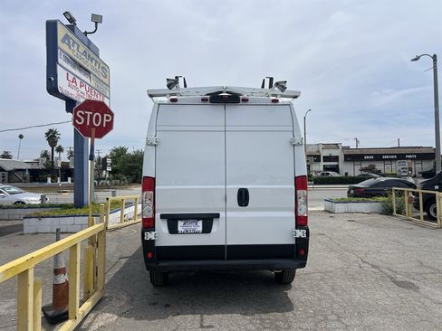 Used 2021 RAM ProMaster 2500 w/ Convenience Group FWD image 3