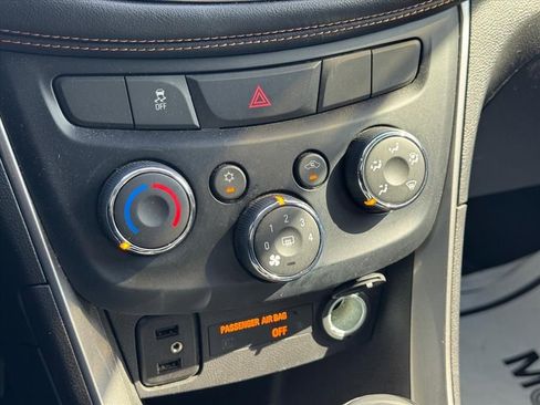 Used 2019 Chevrolet Trax LT w/ Redline Edition FWD image 21