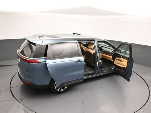 Used 2024 Kia Carnival EX FWD image 46