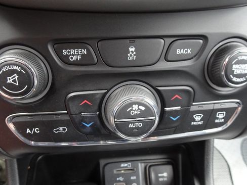 Used 2014 Jeep Cherokee Limited image 23