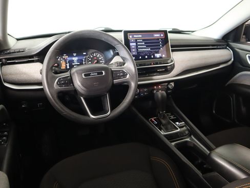 Used 2022 Jeep Compass Sport image 2